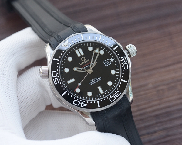 オメガ時計背面デザイン